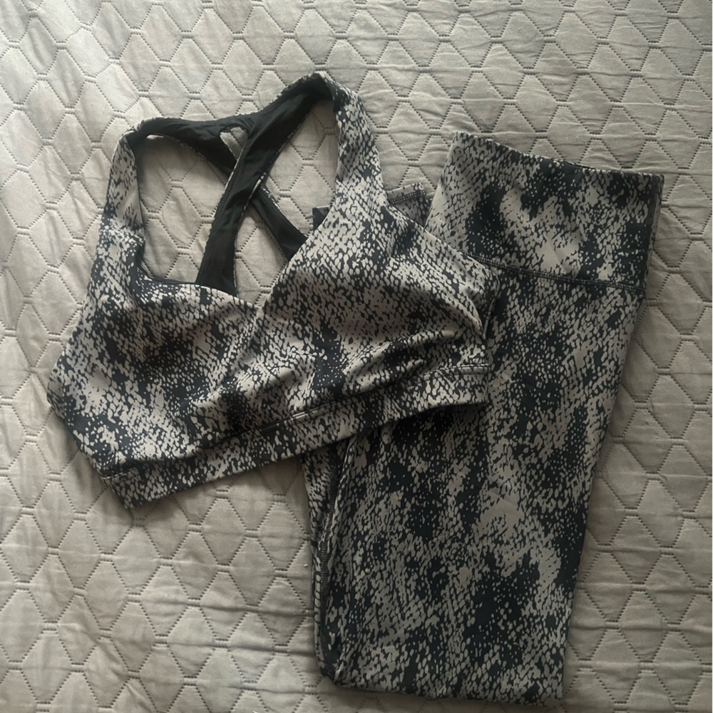 Gap black and gray workout set, size large.